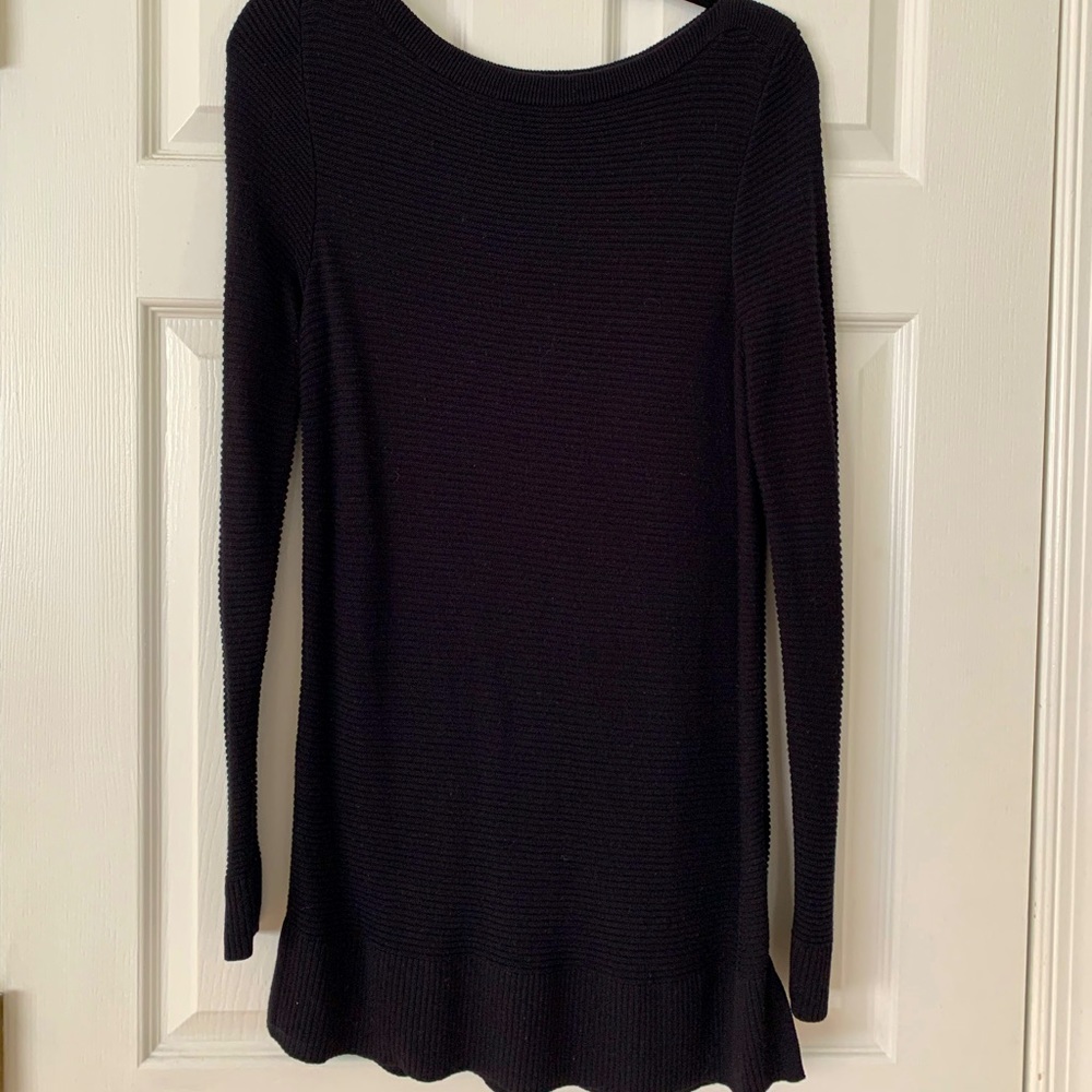 Light Weight Ribbed Tunic Sweater - size M/L